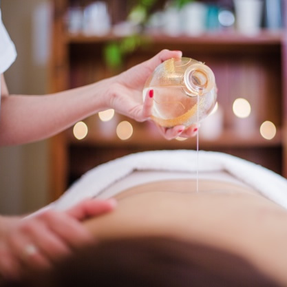 Massagem indiana com óleos